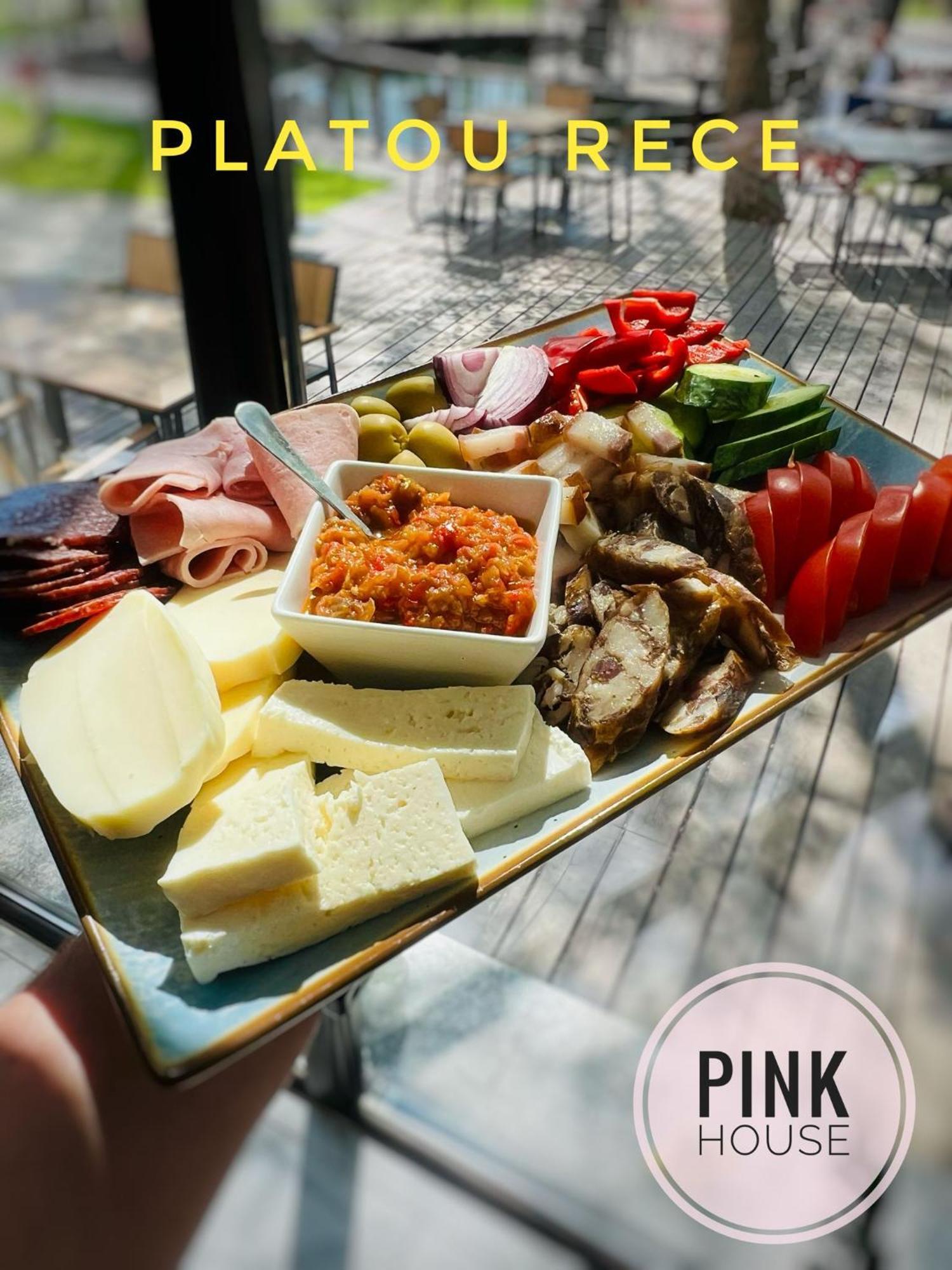 Pensiunea Pink House Runcu Hotel Runcu  Buitenkant foto